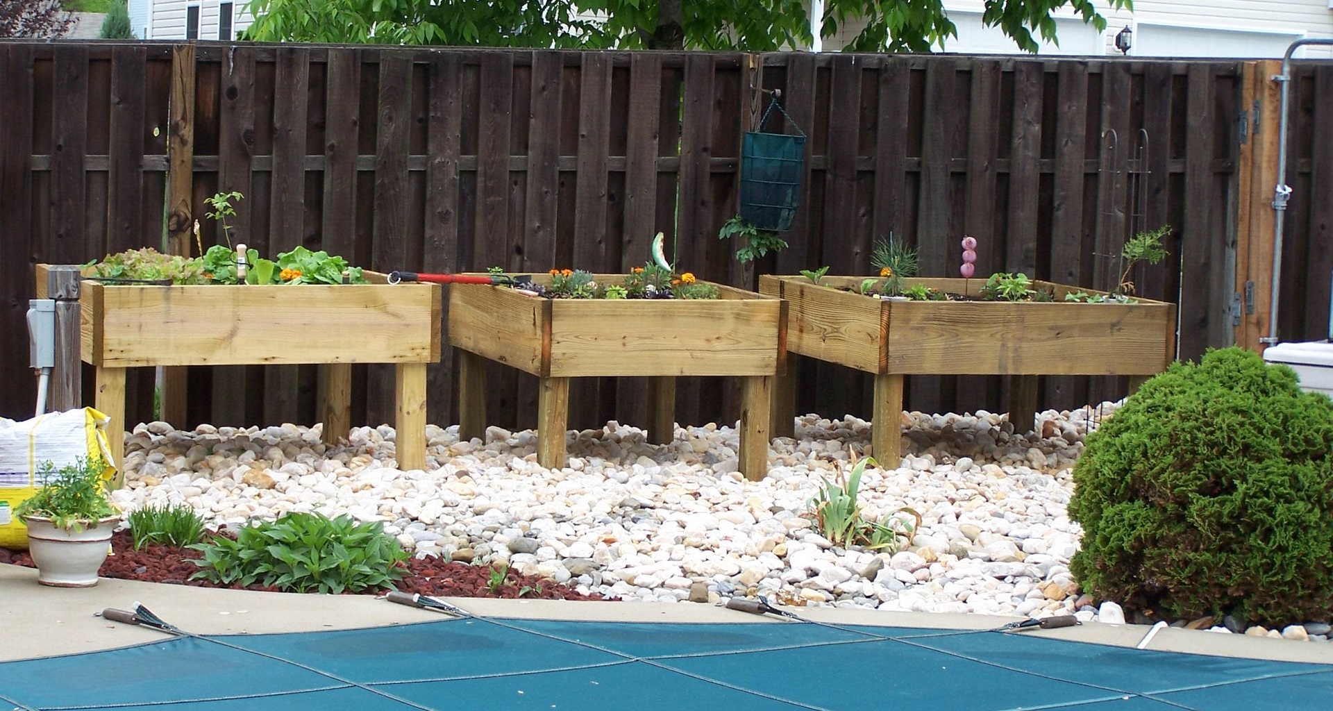 How To Build A Raised Garden Bed With Legs My Gardening Success Story - vxublv8